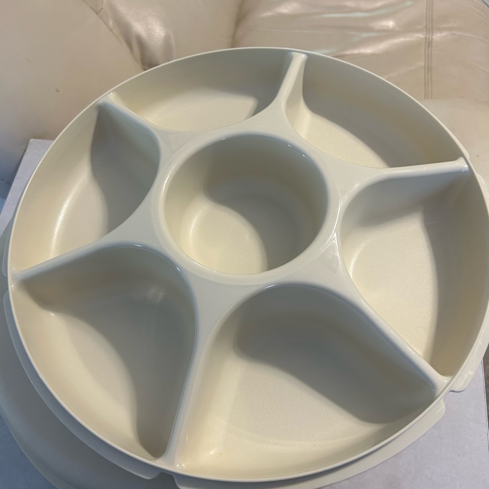 Tupperware 1665 Ivory Divided Serving Tray Vegetable Dip Container With Lid